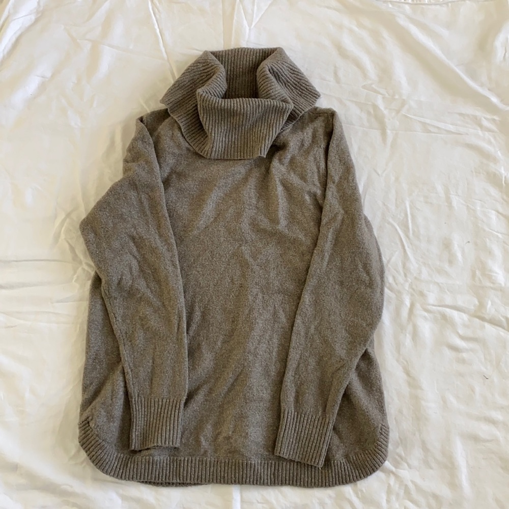 Brown Tahari sweater